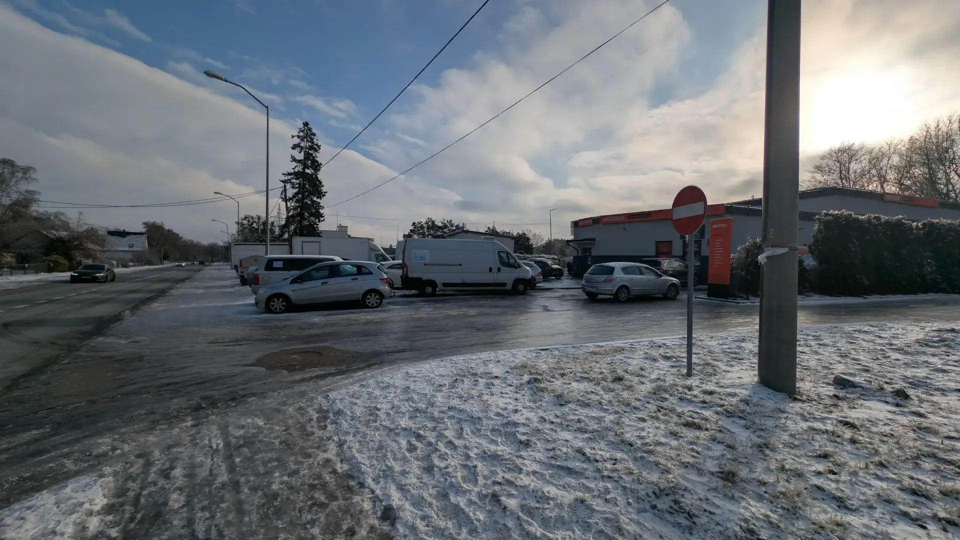 Dojazd do warsztatu Autoshrek w Szczecinie i dostępny duży parking dla klientów serwisu.